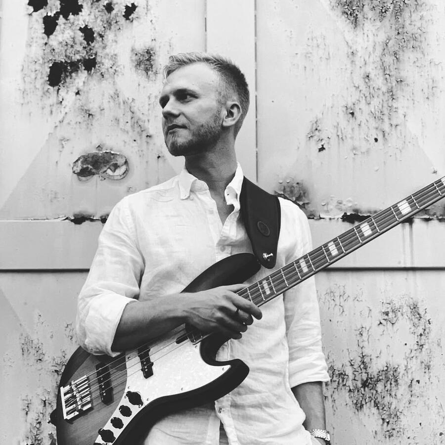Yannic Bass / Klavier